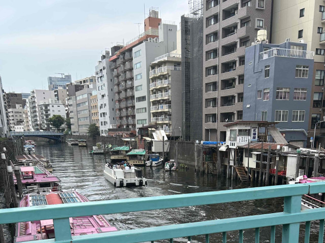 今も屋形船が多数停泊している浅草橋・柳橋の風景